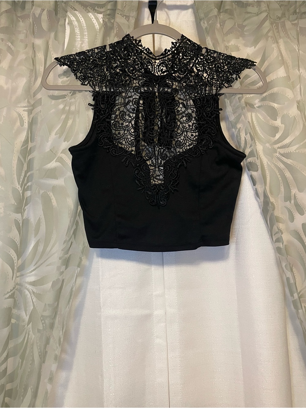 Intricate Lace Detail Crop Top in Black Size Small